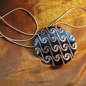 🐯capiz shell focal pendant 50mm swirls black & white 925 silver necklace (5007)